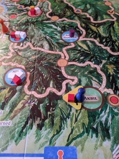 Les villageois d'Akbil sont obligés de battre en retraite dans ce jeu de The Red Burnoose.